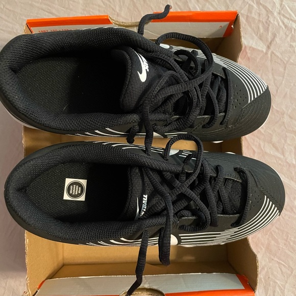 Boys Nike Softball Cleats - Picture 2 of 5